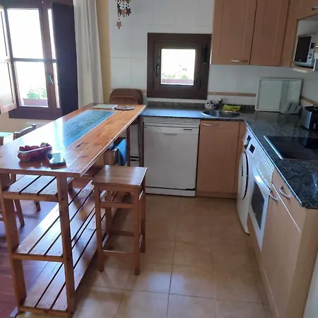 Acogedor Bajo Con Terraza Y Vistas * Nueva De Llanes