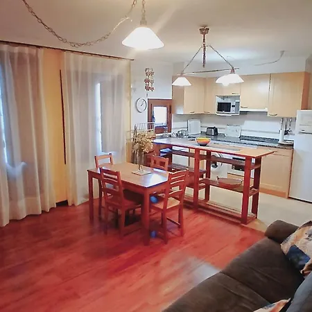 Acogedor Bajo Con Terraza Y Vistas * Nueva De Llanes